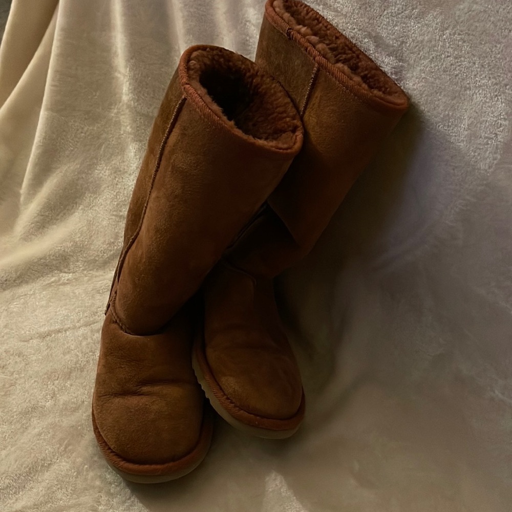 Ugg tall boots Womens size 6 chestnut lots of wear left